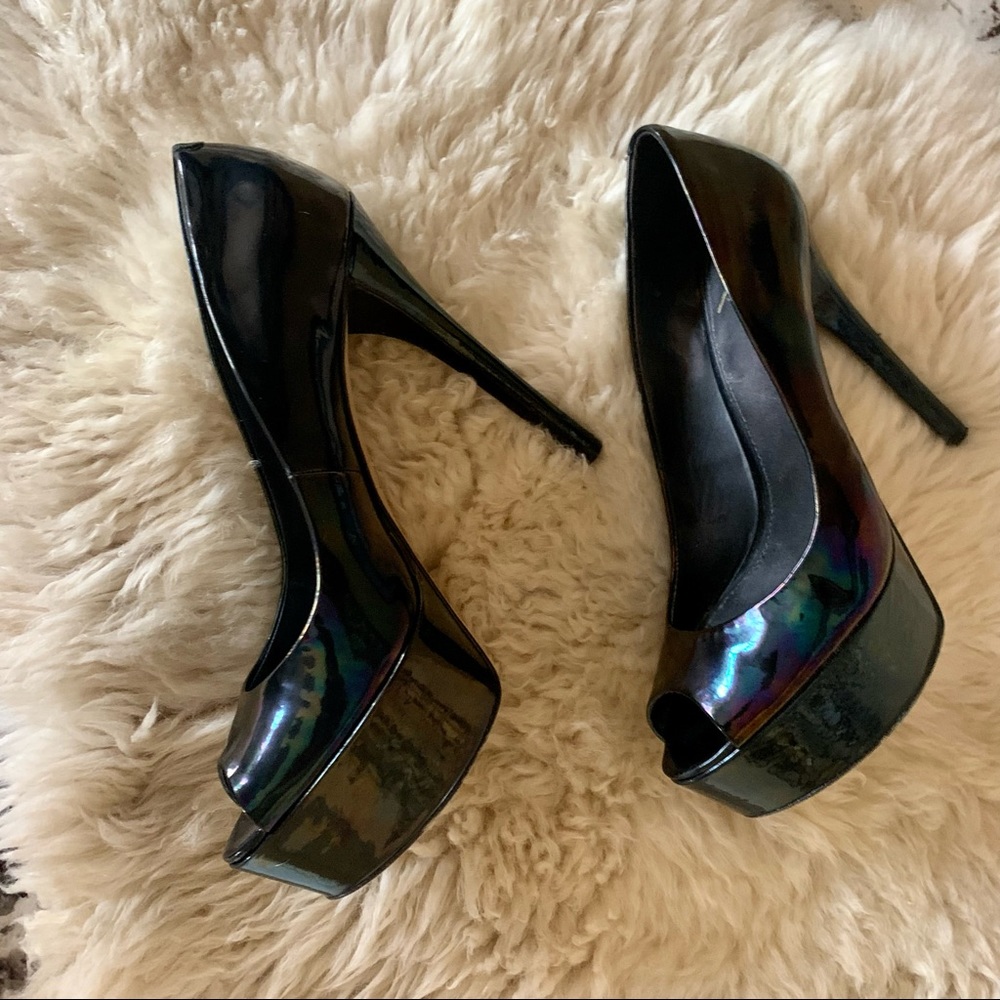 B BRIAN ATWOOD B Bambola Iridescent Patent Peep-toe Pumps. Small flaw on heel. - Picture 5 of 9